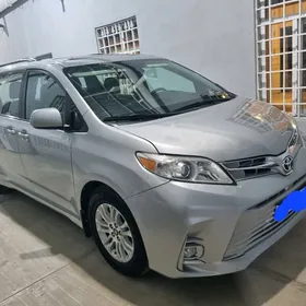 Toyota Sienna 2019