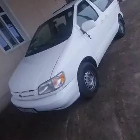 Toyota Sienna 1999