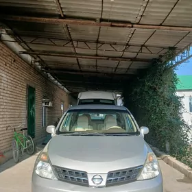 Nissan Tiida 2008