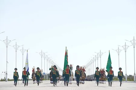 Президент Туркменистана принял участие в открытии комплекса воинских частей в Саятском этрапе