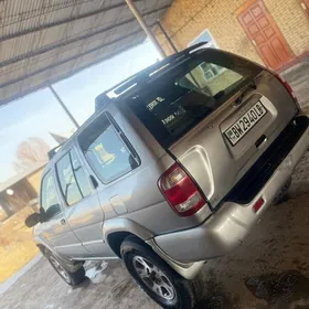 Nissan Pathfinder 2001