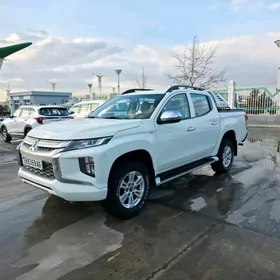 Mitsubishi L200 2021