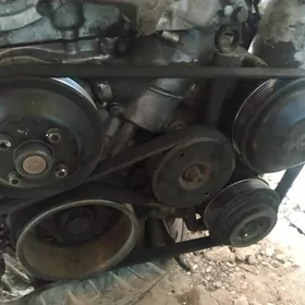 Мотор мерседеса 2,4