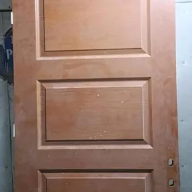 дверь настоящее дерево