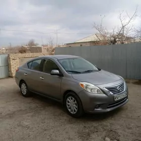 Nissan Versa 2012