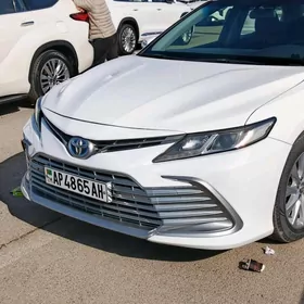 Toyota Camry Hybrid 2021