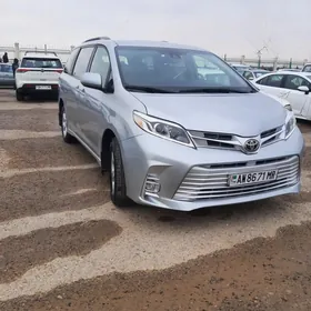 Toyota Sienna 2019