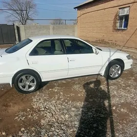 Toyota Camry 2001