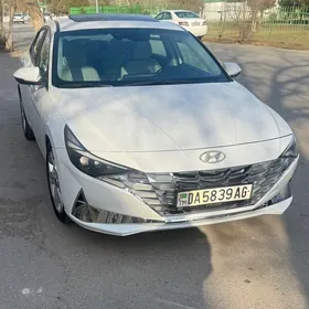Hyundai Elantra 2022