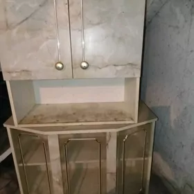 кухоный гарнитур,и газ плита