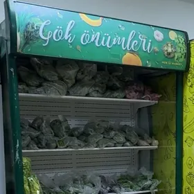 Открытый холодильник