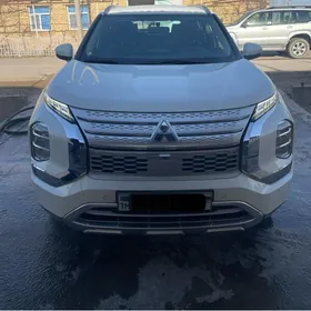 Mitsubishi Outlander 2023