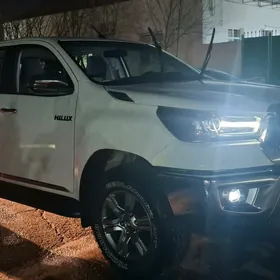 Toyota Hilux 2021