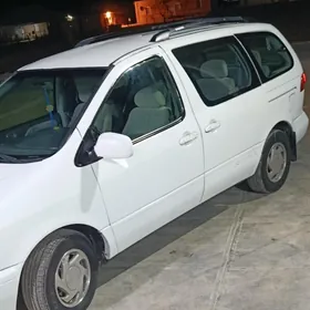 Toyota Sienna 2002