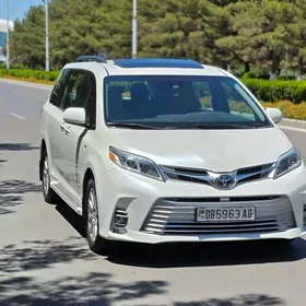 Toyota Sienna 2018