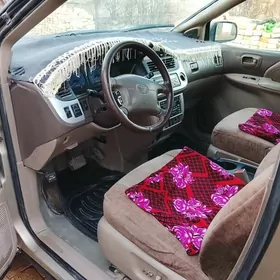 Toyota Sienna 2001