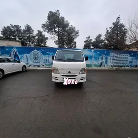 Nissan Urvan 2007