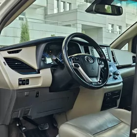 Toyota Sienna 2018