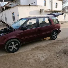 Mitsubishi Chariot 1992