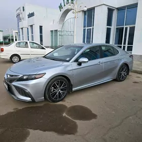 Toyota Camry Hybrid 2022
