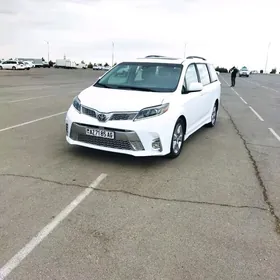 Toyota Sienna 2018