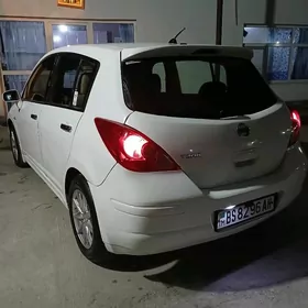 Nissan Tiida 2006