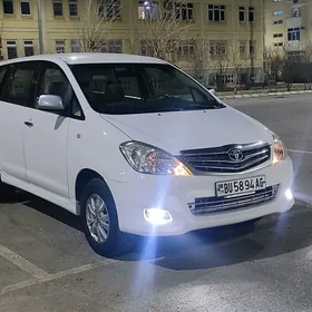 Toyota Innova 2011