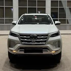 Toyota Fortuner 2021