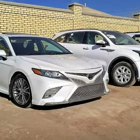 Toyota Camry 2019