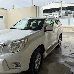 Toyota Land Cruiser Prado 2013
