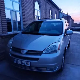 Toyota Sienna 2004