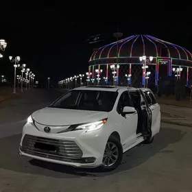 Toyota Sienna 2021