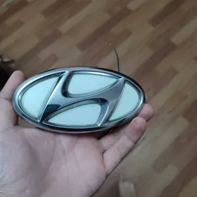 Hyundai bagaźnik znaçok