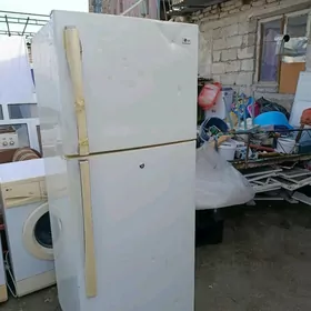 прадаеца холодильник