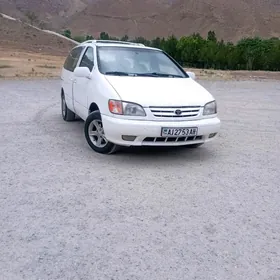 Toyota Sienna 2001