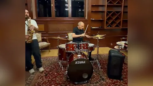 Ermenistanyň premýer-ministri öz saz toparyny döretdi