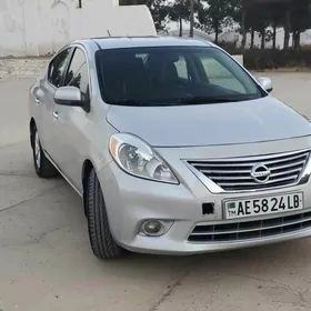Nissan Versa 2012