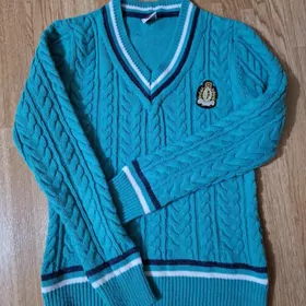 свитера и плащи