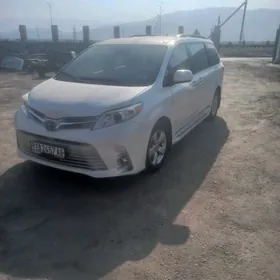 Toyota Sienna 2019