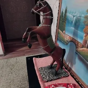 статуя Лошади