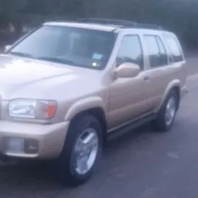 Nissan Pathfinder 2000