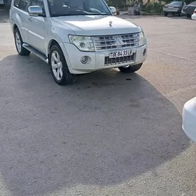 Mitsubishi Pajero 2010