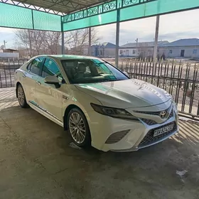 Toyota Camry 2018