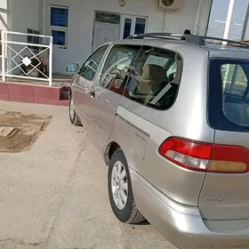 Toyota Sienna 2001