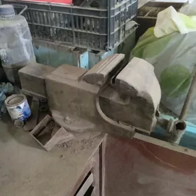 тески и столярный стол