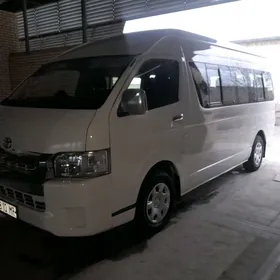 Toyota Hiace 2013