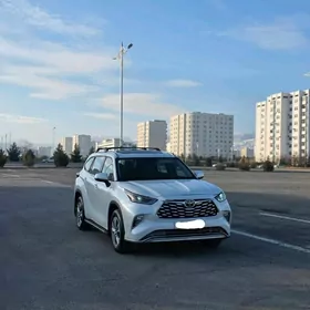 Toyota Highlander 2021