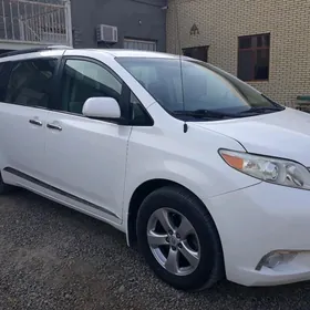 Toyota Sienna 2010