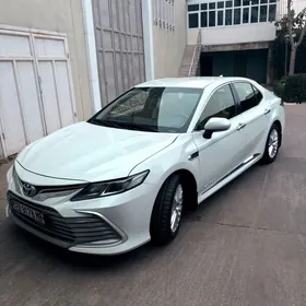 Toyota Camry 2021