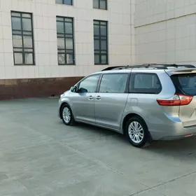 Toyota Sienna 2015